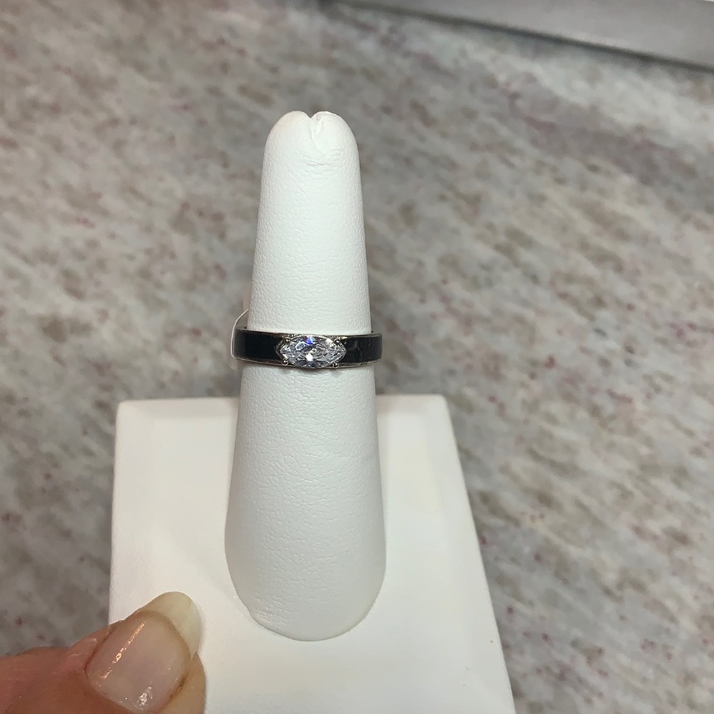 Sterling silver ring with enamel